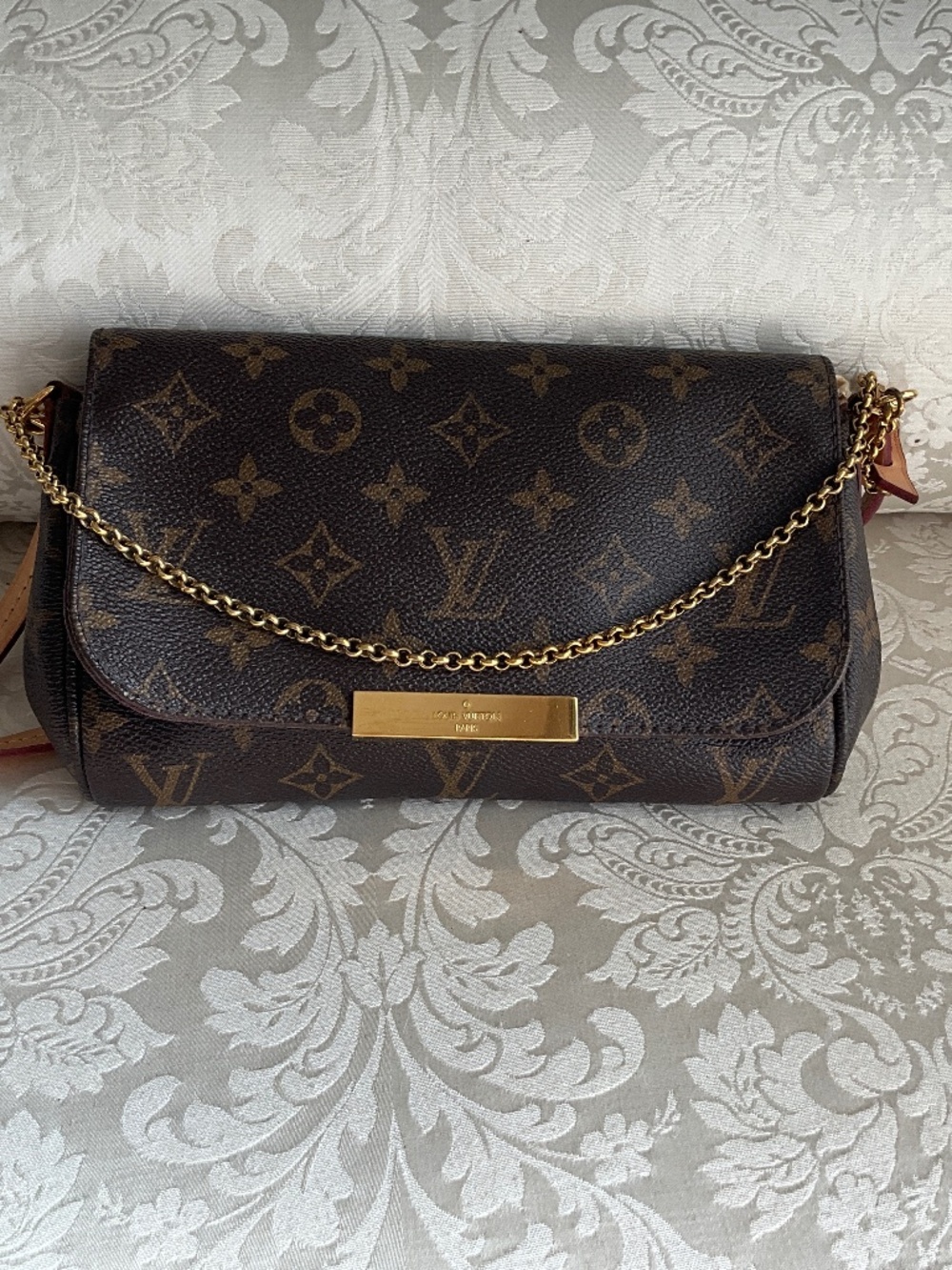 Authentic Louis Vuitton Favorite PM monogram w/box, dust bag, receipt